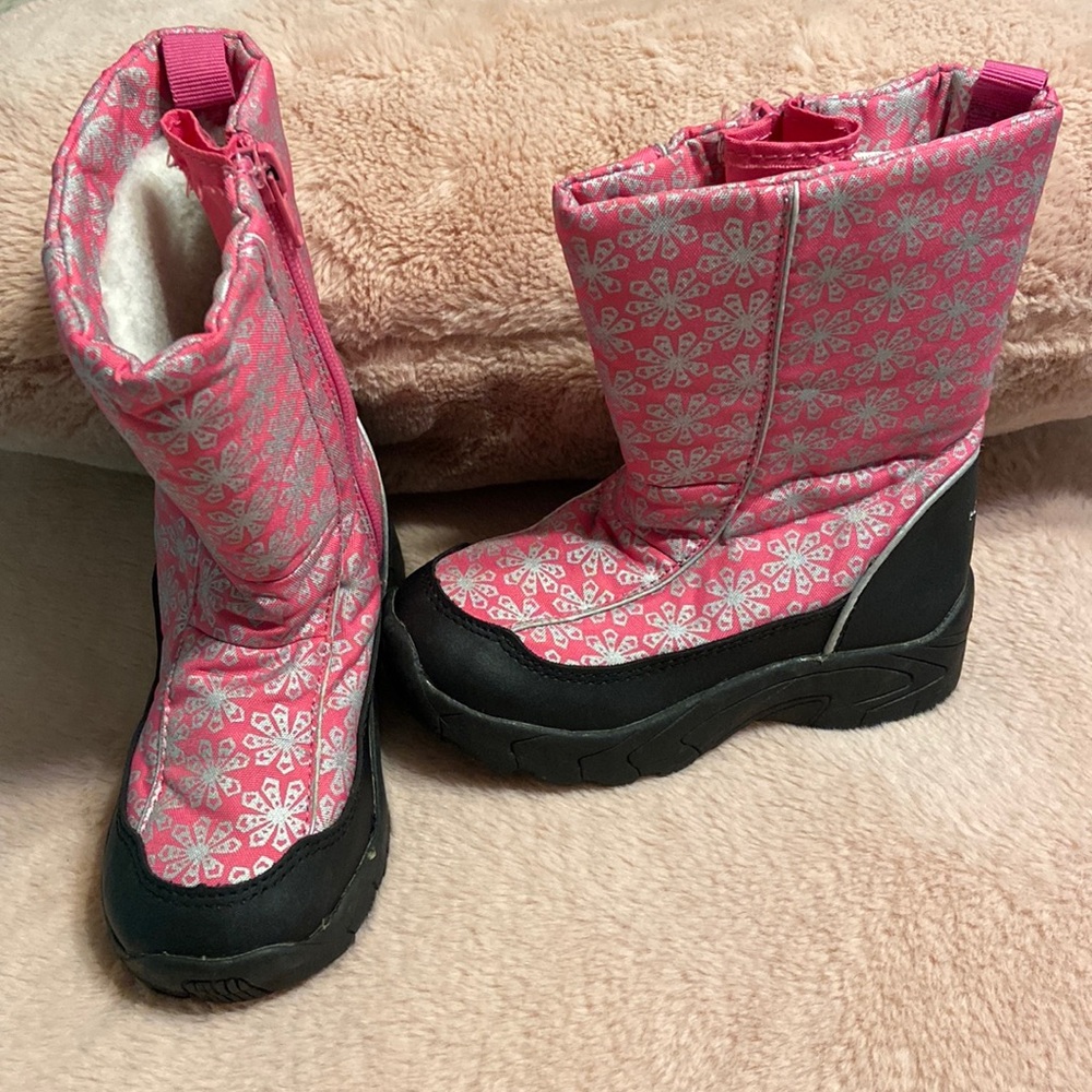 EUC Girls Snow Boots